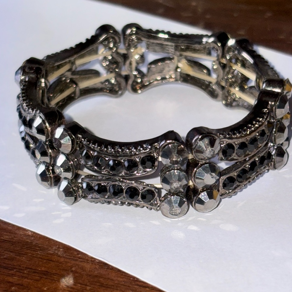 Vintage AB Stone stretch bracelet, silver tone